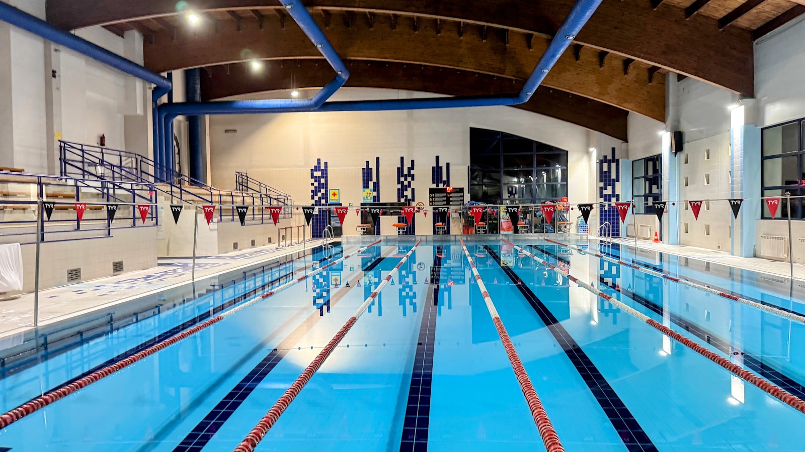Swim school website template preview
