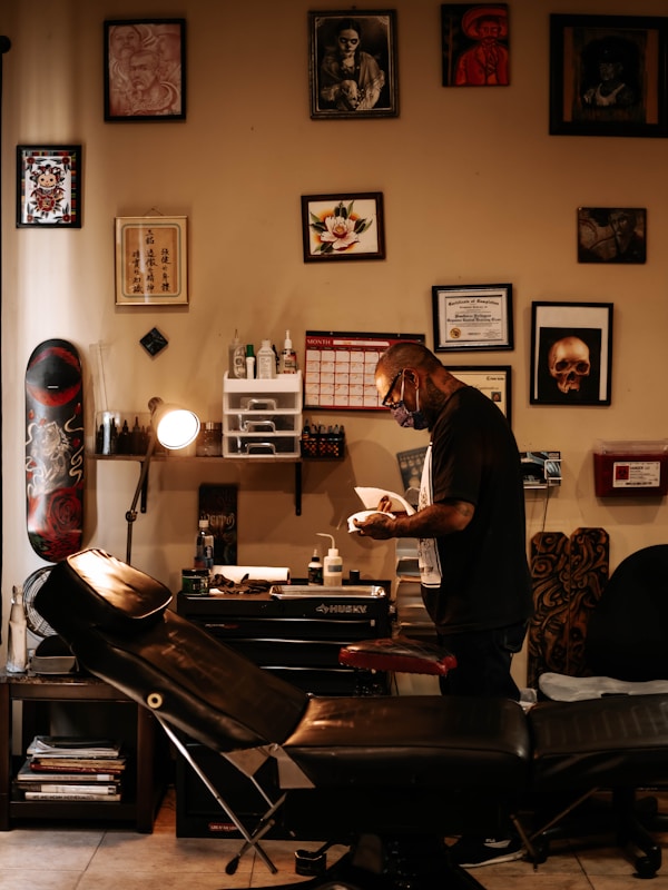 Mara Fine line artist