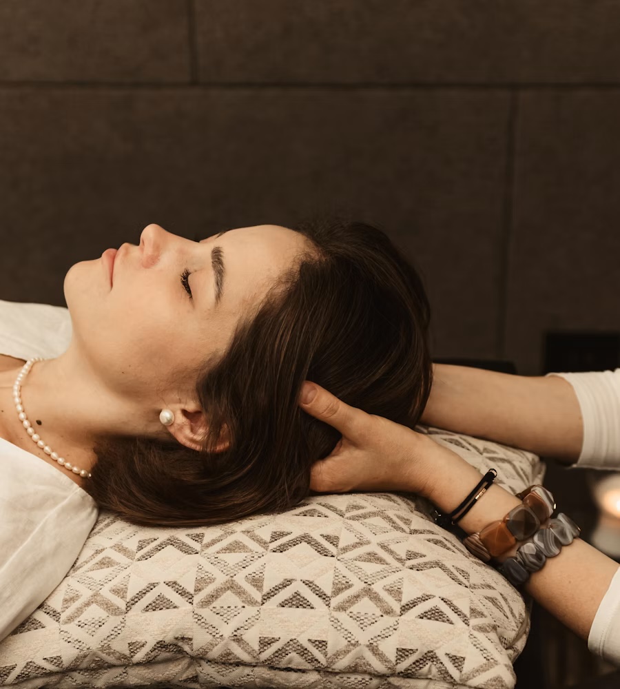 Client receiving a relaxing head massage at Zen Scalp